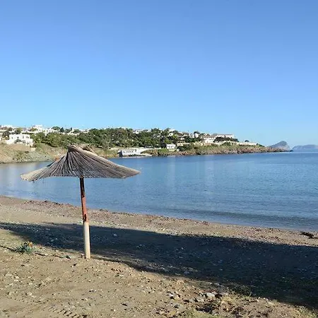 Mesonet In With Sea View Apartmán *